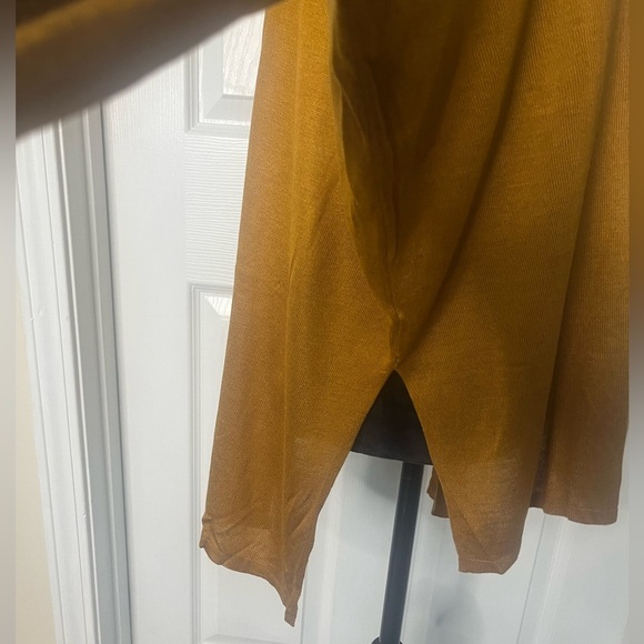 Women’s H&M size M, golden mustard colored seamed‎ tunic sweater. - Picture 3 of 6